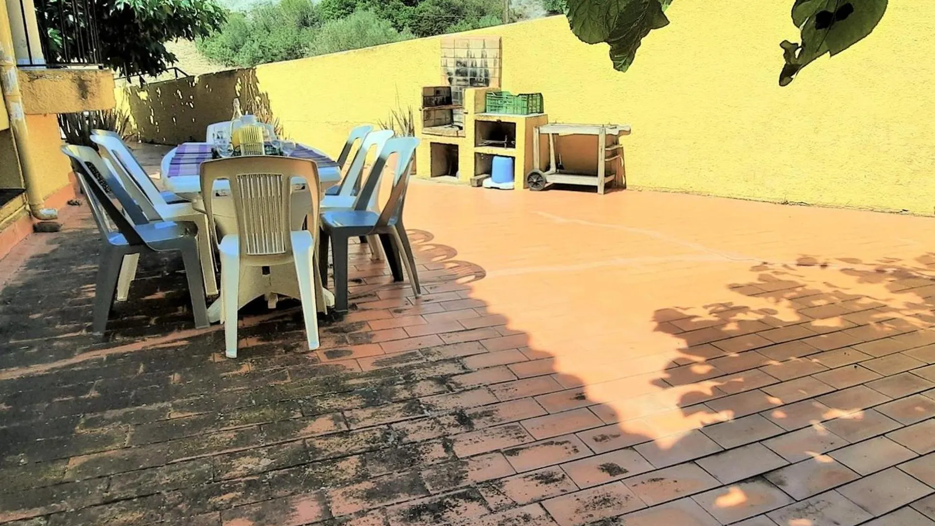 Apartamento En Llanca Con Terraza, Bbq Y Cerca De Playas Y Actividades - Es-170-25